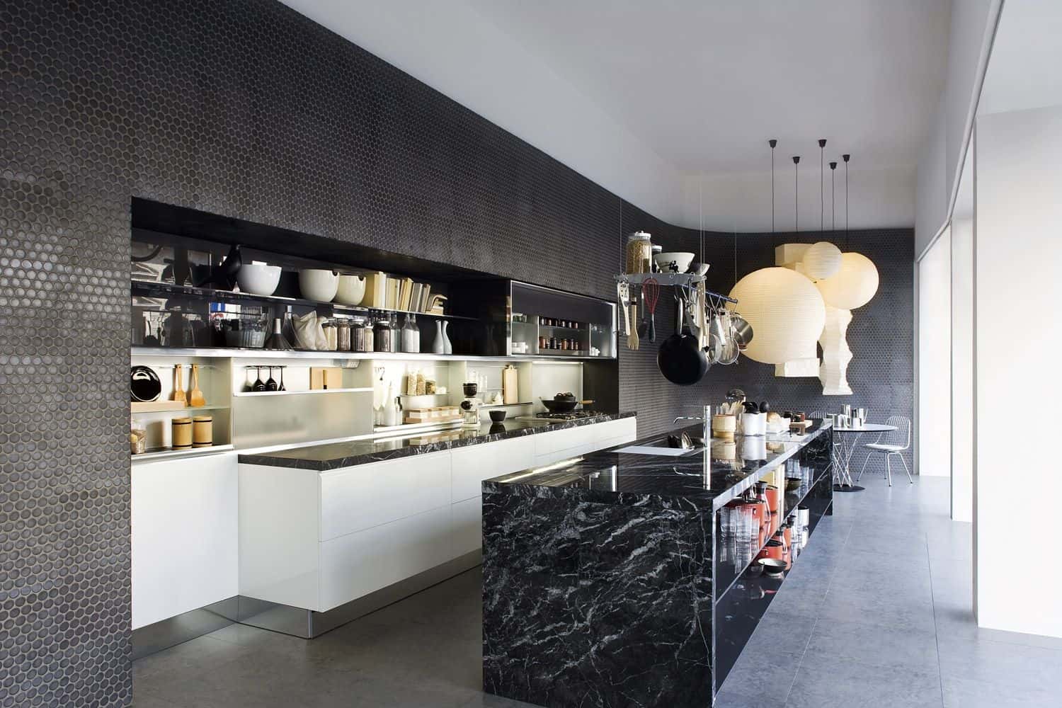 Cucina nera in marmo nero