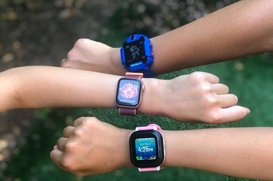 Uno smartwatch - un regalo più costoso per un bambino