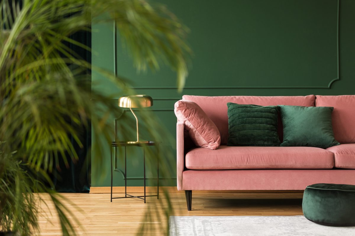 Colore smeraldo nel soggiorno - scegliere un interno forte