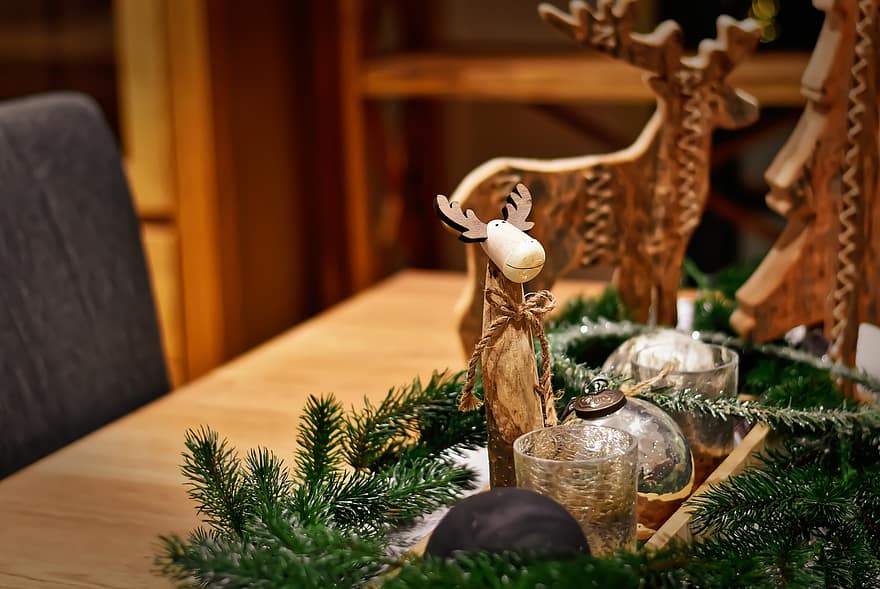 Christmas table decorations made of wood and pine