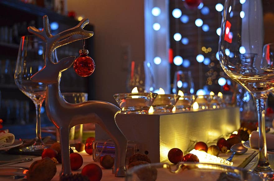 A well illuminated Christmas table - the absolute essential