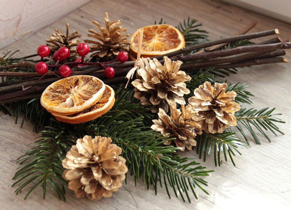 Christmas table decorations - natural ornaments and centerpieces