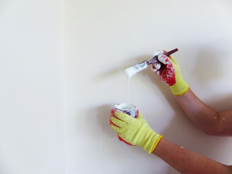 Brush or roller? Wall painting techniques