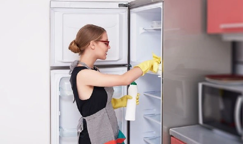 What does it mean to defrost a freezer?