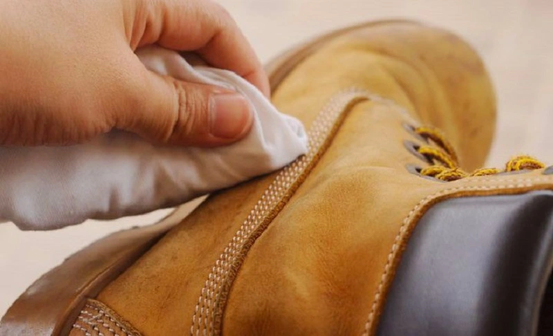 Czyszczenie butów skórzanych