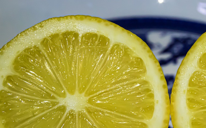 Jak wyczyścić żelazko sokiem z cytryny