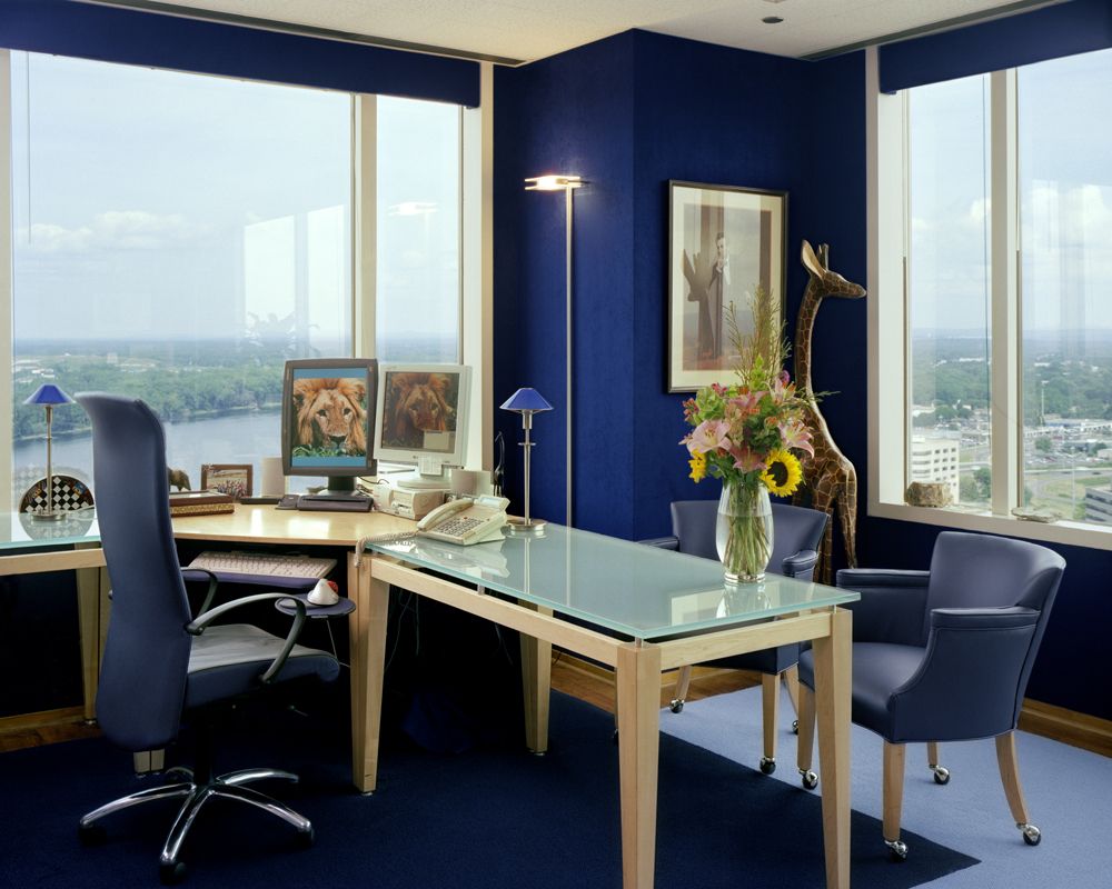 Kolor kobaltowy w biurze domowym