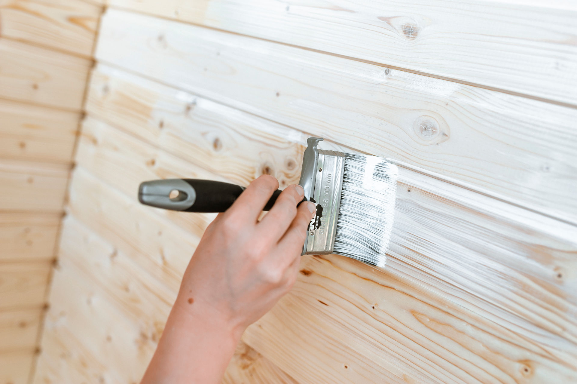 Pared de Paneles de Madera - Revise las mejores ideas sobre cómo pintar los paneles de madera