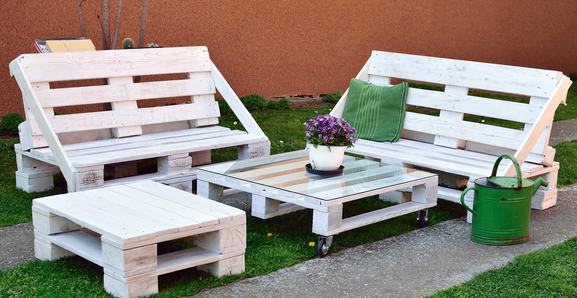 Garden pallet furniture