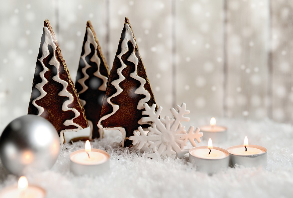 Christmas Ornaments - 10 Charming Christmas Decorating Ideas