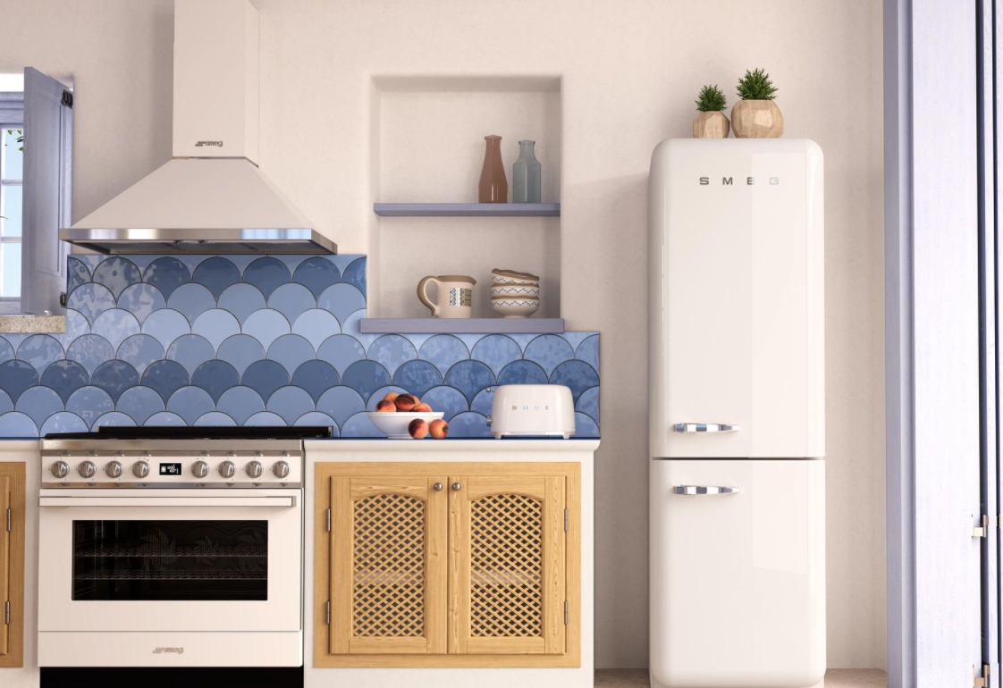 Eine inspirierende kleine Küchenzeile - weiße und bunte GeräteEine inspirierende kleine Küchenzeile - weiße und bunte Geräte