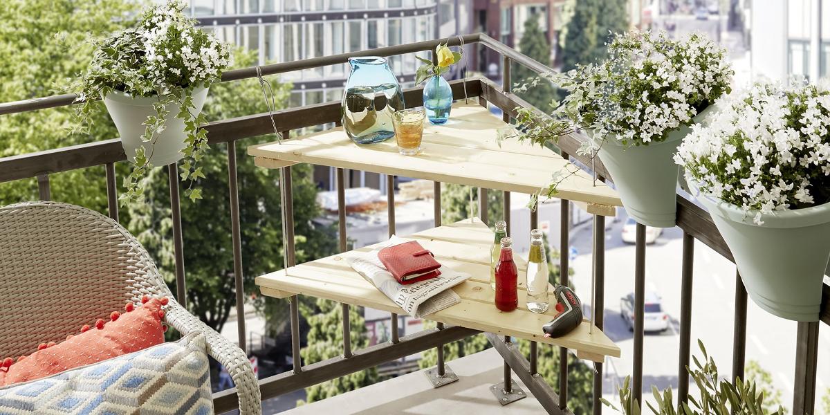 Use your small balcony as a reading corner