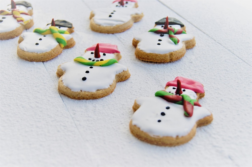 Muñecos de nieve - Ideas de decoración de galletas navideñas para niños