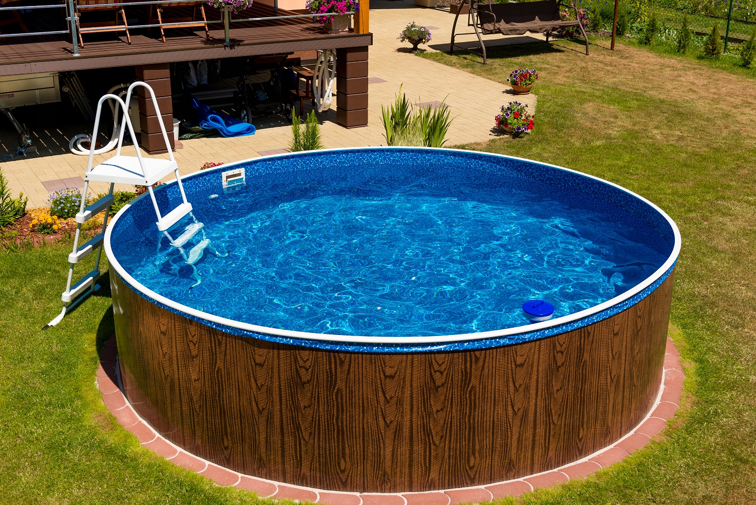 What are the types of above ground pools?