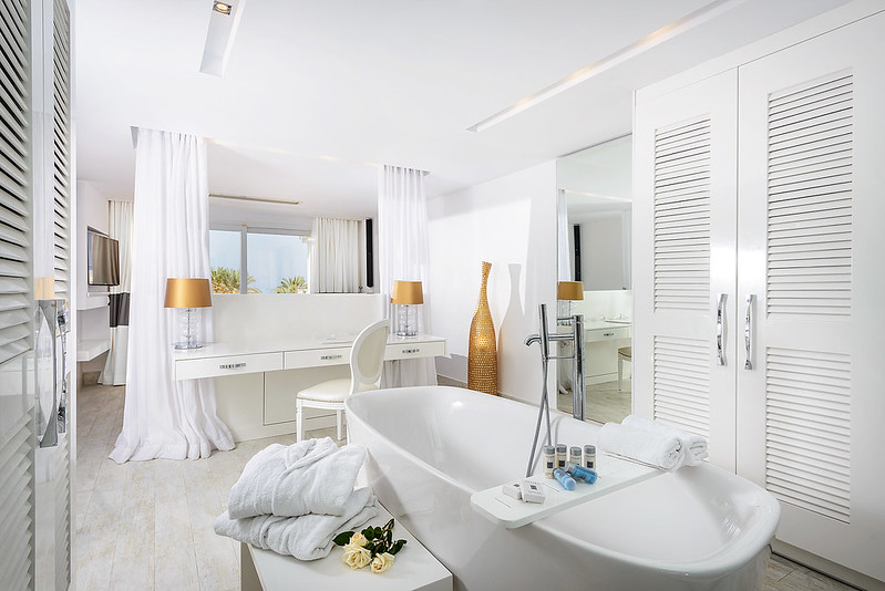 Salle de bains blanche - 4 idées de salles de bains blanches incroyablement inspirantes