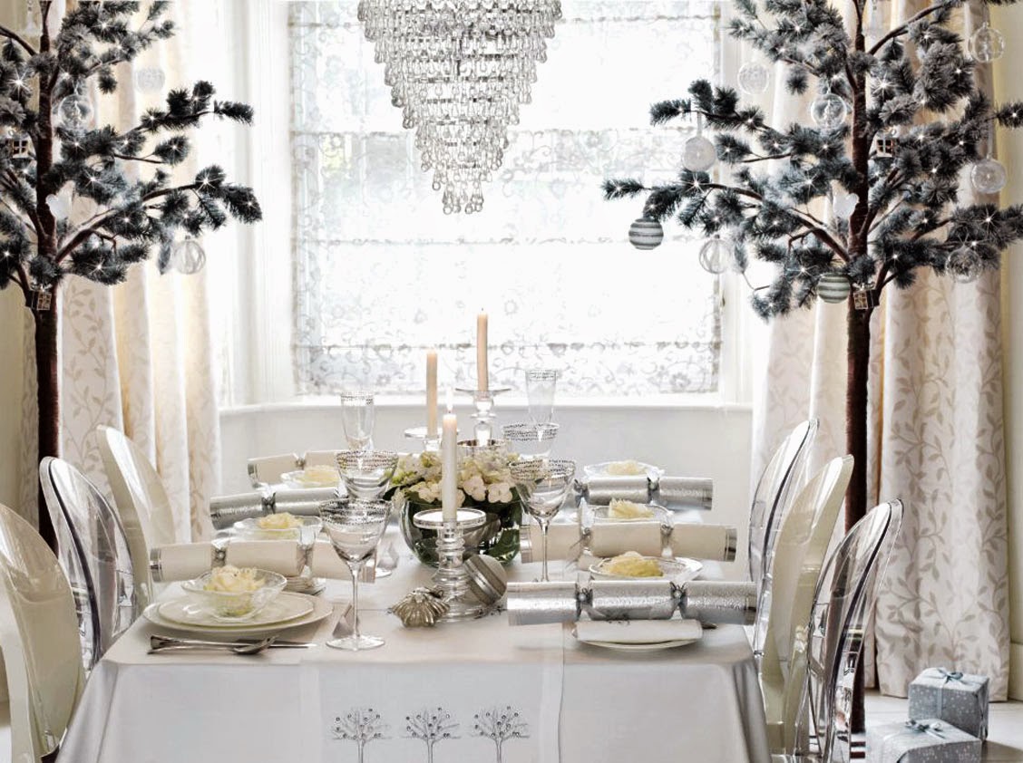 Un décor de table subtil et intéressant - le blanc comme couleur principale