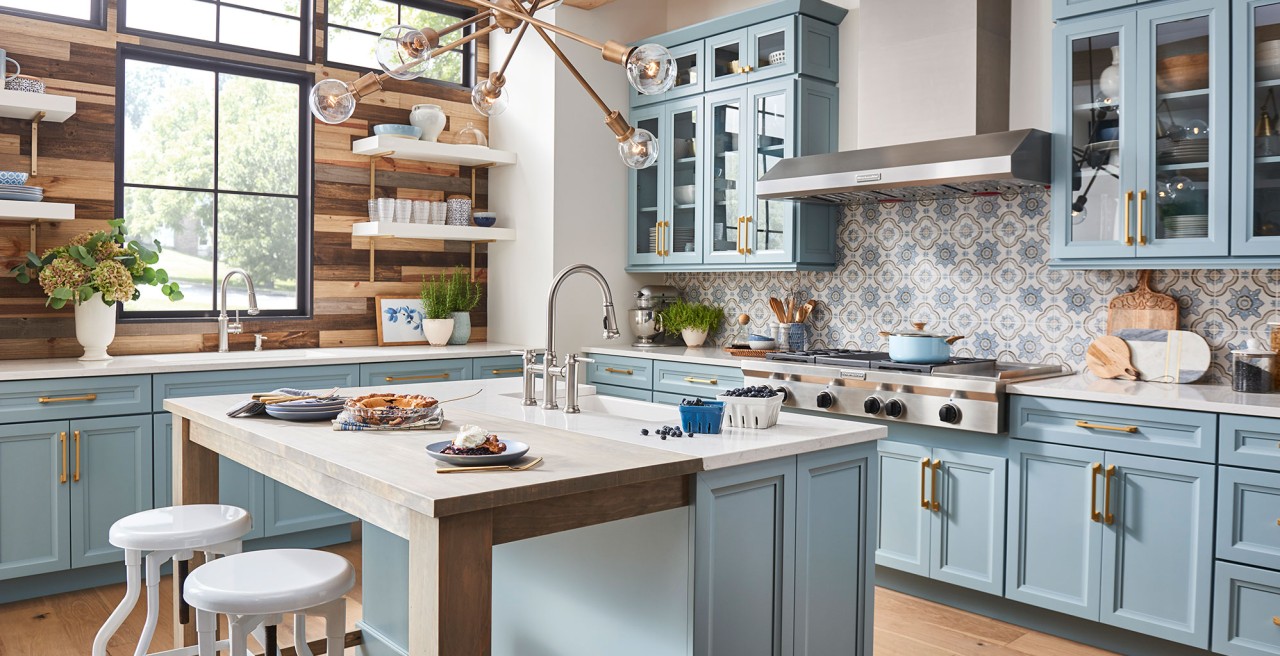 A French country kitchen in blue