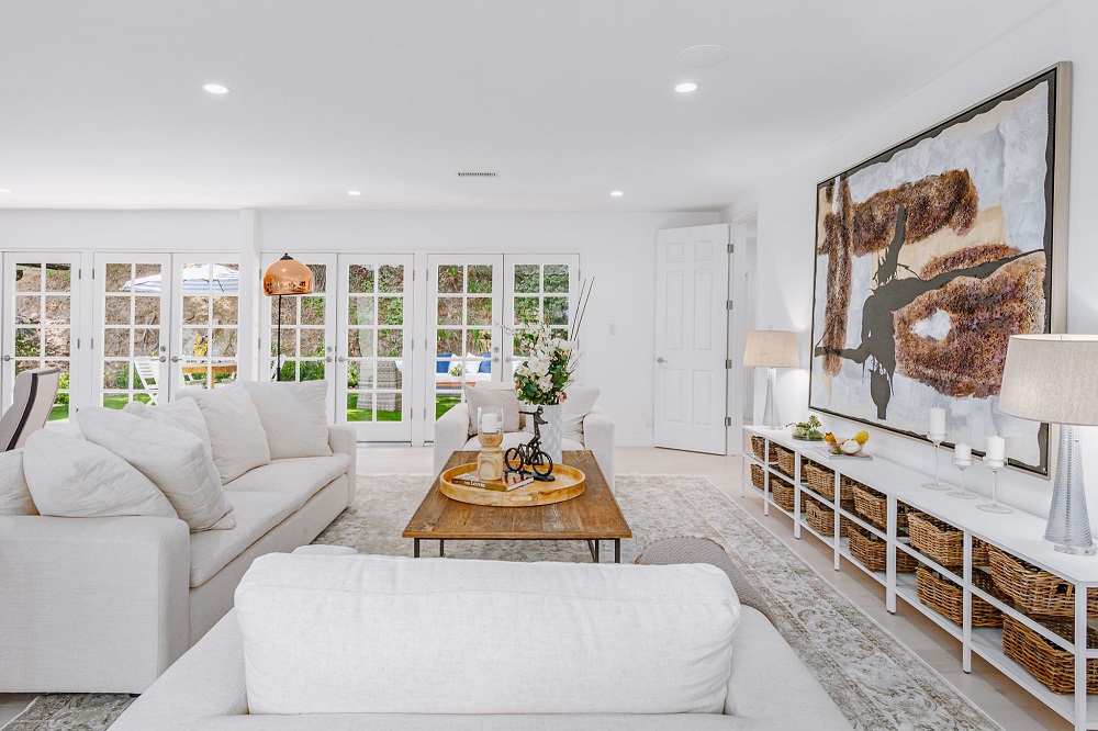 A white living room - Boho style