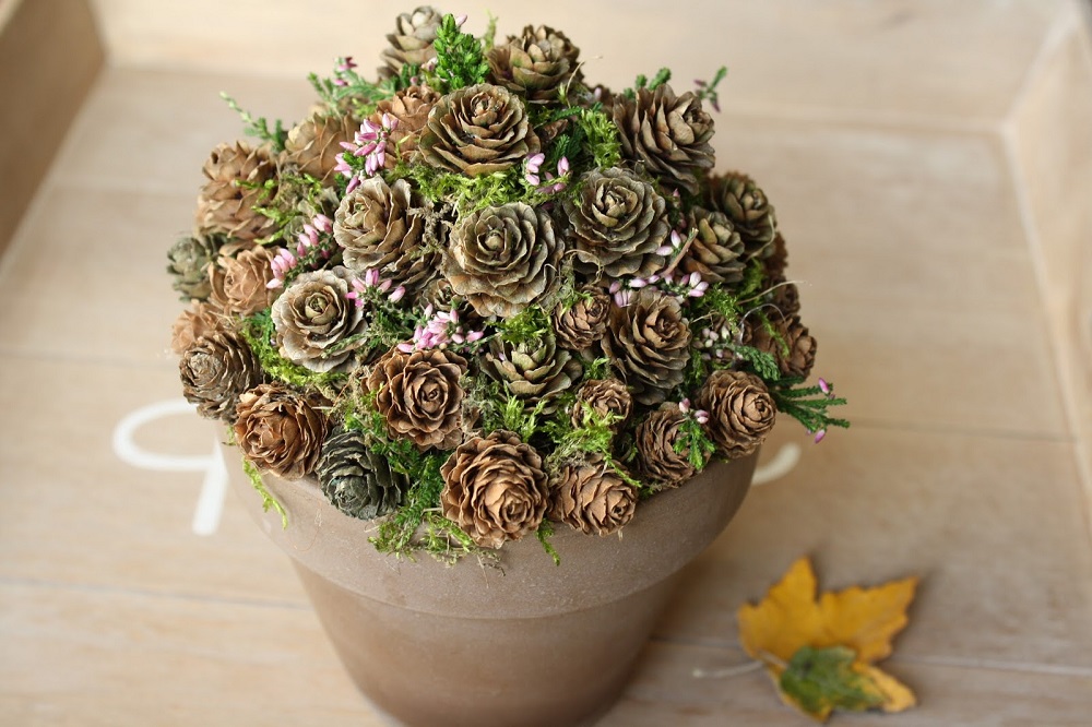 A pinecone bouquet - these pinecone crafts will never wilt
