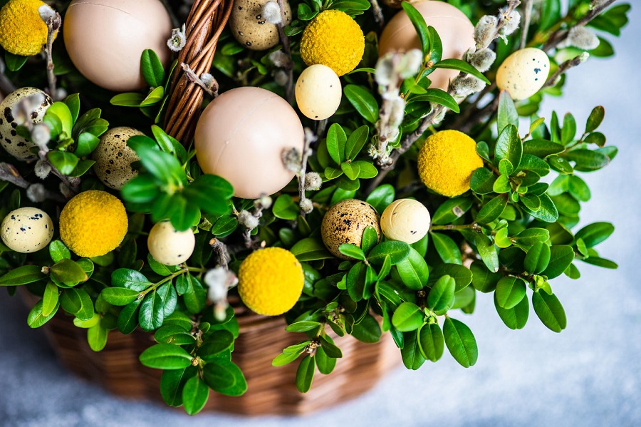 Easter symbols and home decorations