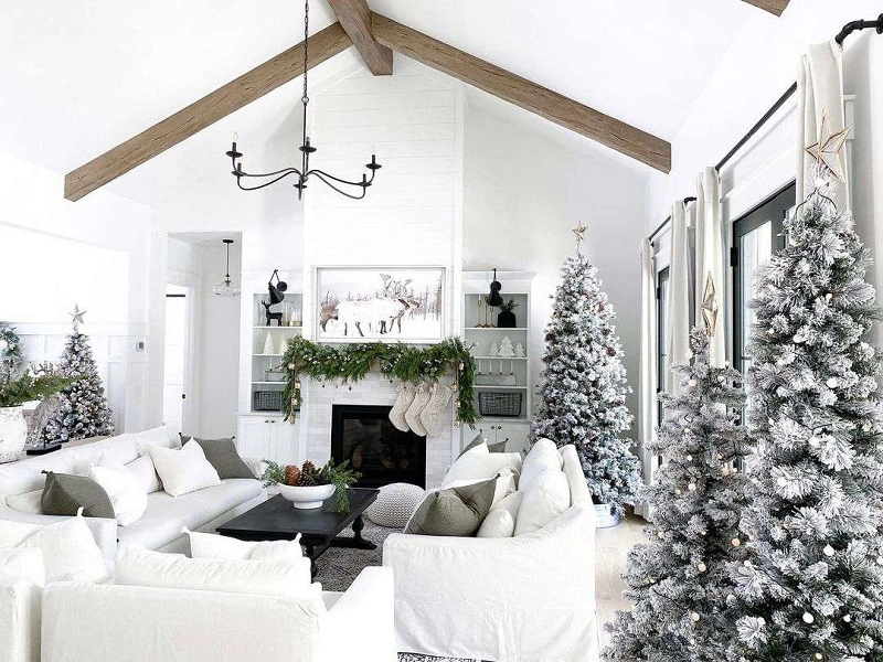 A white and silver Christmas tree design