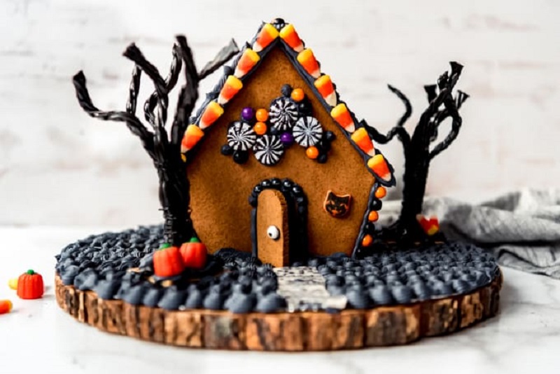 Casa di pan di zenzero - decorazioni di Halloween