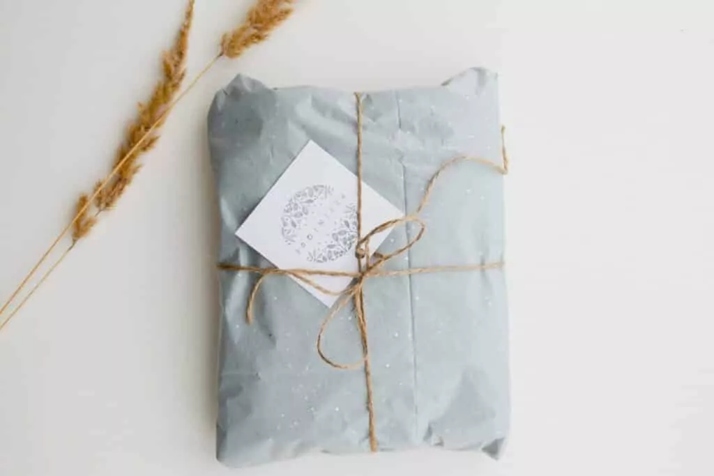 Unique gift wrapping ideas - crepe paper