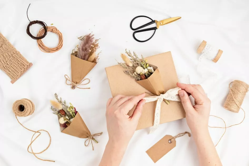 DIY-Geschenkverpackungsideen - getrocknete Blumen
