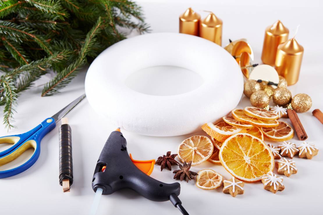 Ein DIY-Weihnachtskranz - welche Elemente braucht man?