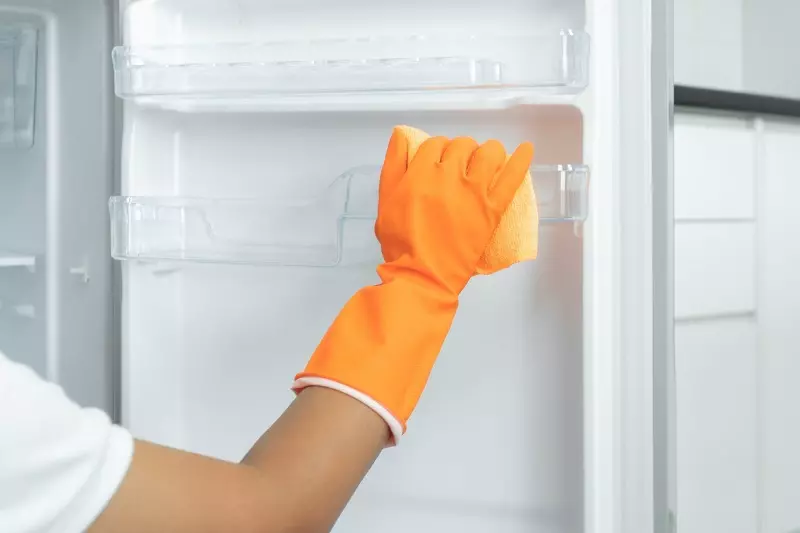 Nettoyage de l'intérieur du réfrigérateur - que faut-il utiliser ?