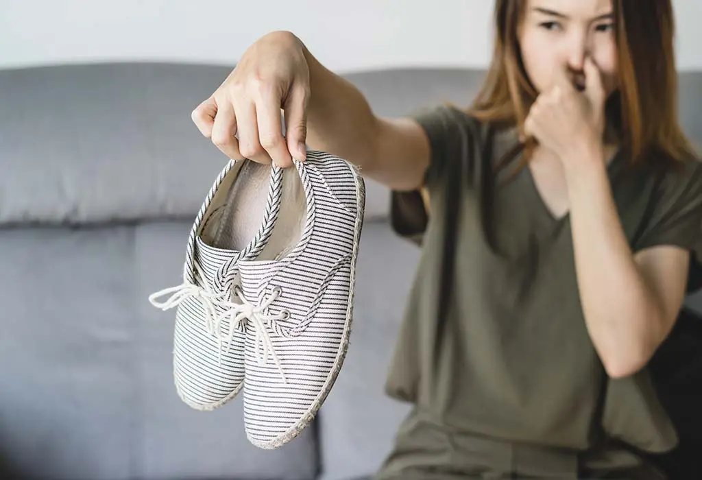 How to clean the inside of shoes? Removing the odor