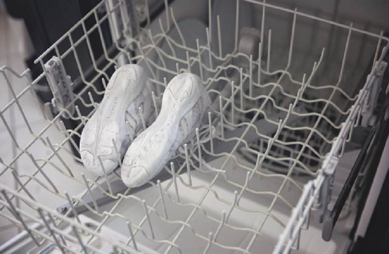 Lavado de zapatos en el lavavajillas