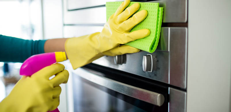 Come pulire il forno? Pulitori di forni e addetti alle pulizie