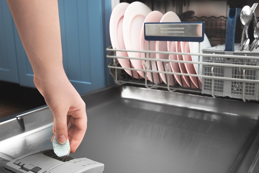 Cleaning dishwasher with dishwasher tablets