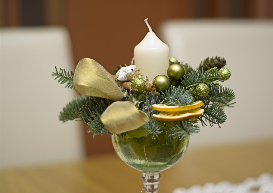 Christmas table - natural ornaments