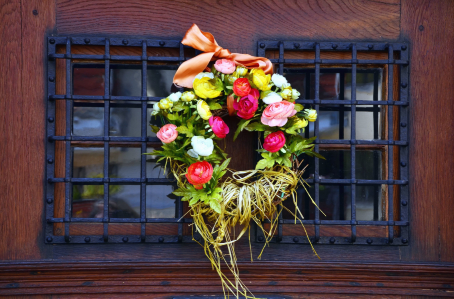 Ghirlande e composizioni floreali - una decorazione primaverile unica per la casa