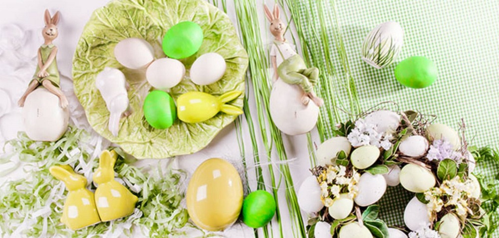 Easter table centerpieces - Easter eggs and other decorations