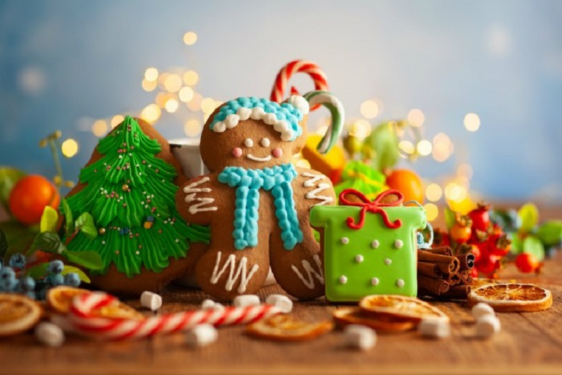 Un hombre de jengibre - decorando galletas de Navidad