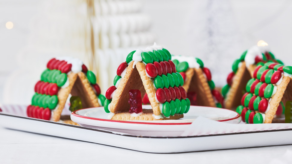 M&Ms roofs - Christmas cookie decorating