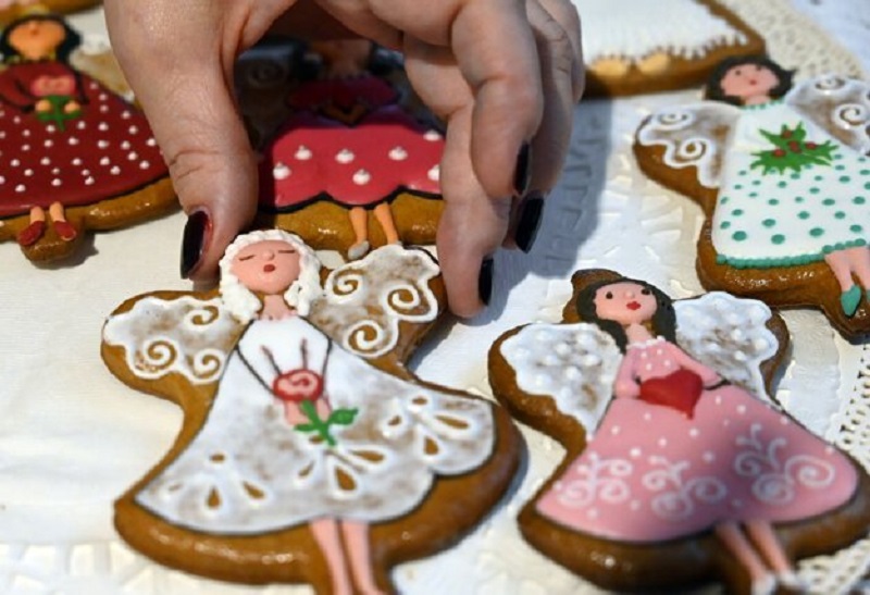 Interesting angels - gingerbread decorating