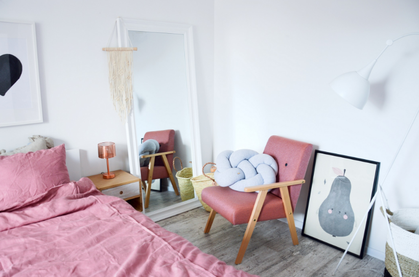 Minimalistyczna nowoczesna sypialnia w stylu Boho