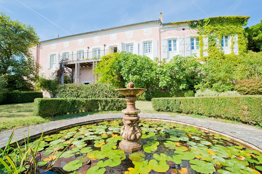 A French garden - charming ponds and fountains