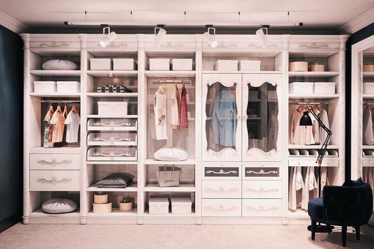 Small closet in the bedroom
