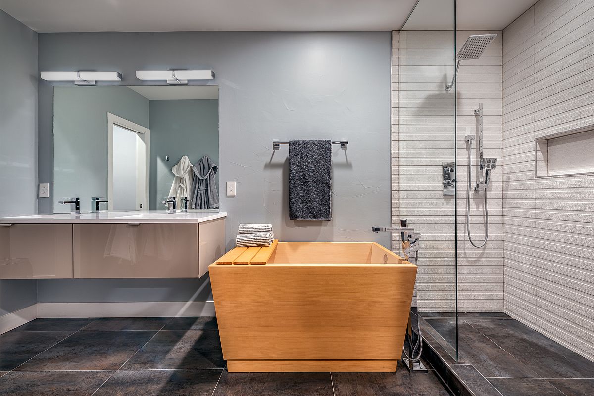 Une salle de bains moderne grise décorée avec du bois
