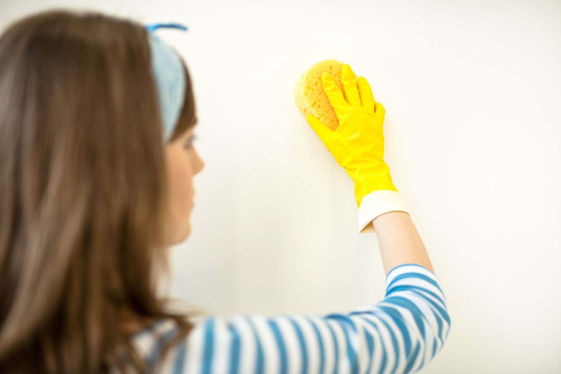 Grease Stains on Walls - 3 Proven Ways to Clean Grease off Walls