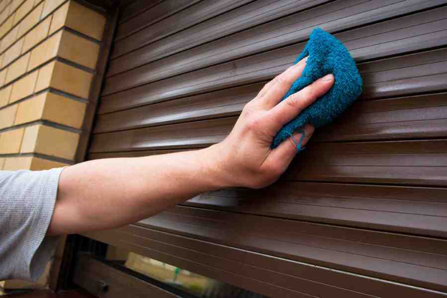 How to clean external blinds?