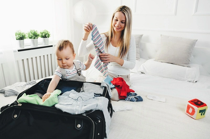 Choses à emporter pour un voyage avec un bébé