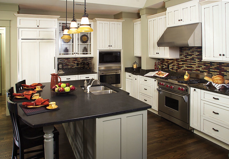 Küche, Esszimmer und Wohnzimmer - Steinfliesen