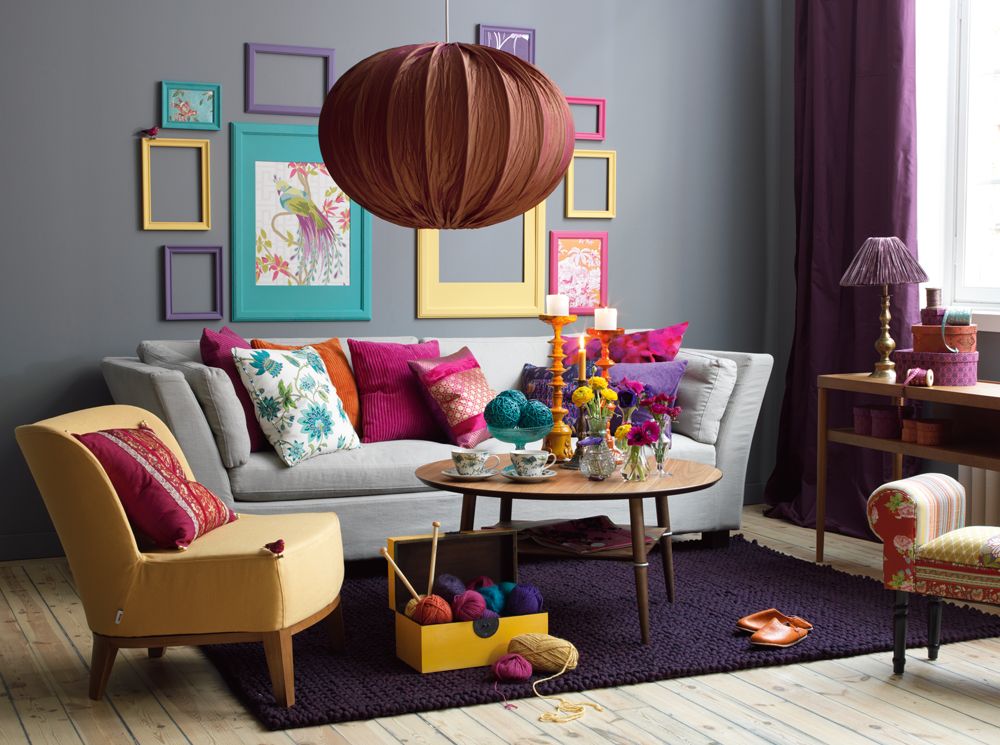 Grey wall with colorful accessories