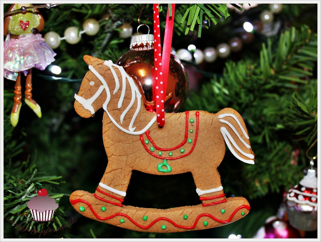 Un cavallo a dondolo - decorazione tradizionale dei biscotti di Natale